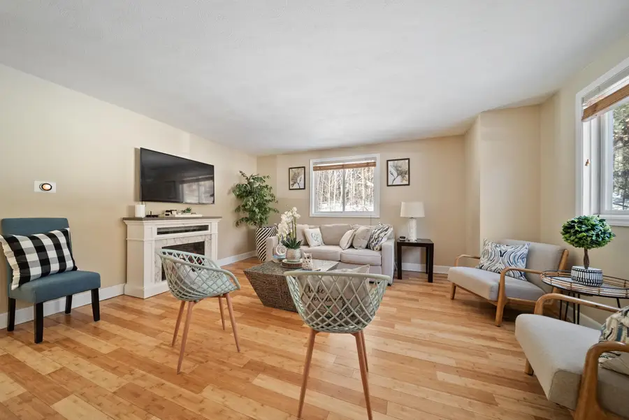 8 Standish Way, Amherst, NH 03031 - Image #3