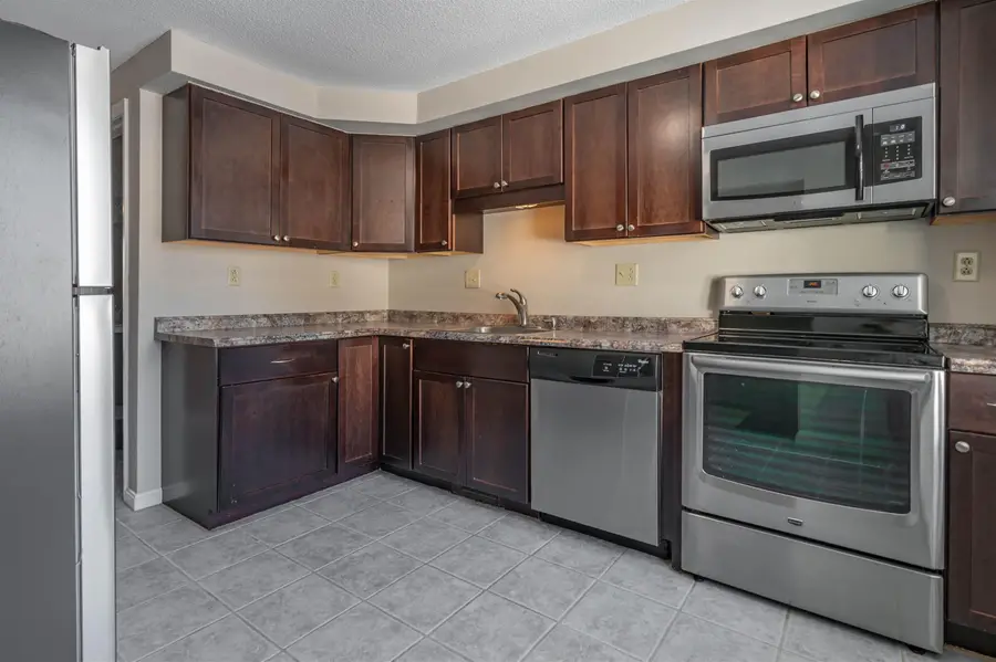 15 Aspen Lane, Merrimack, NH 03054 - Image #2