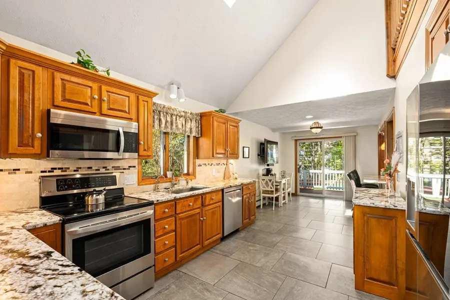 32 Lindsay Road, Hooksett, NH 03106 - #2