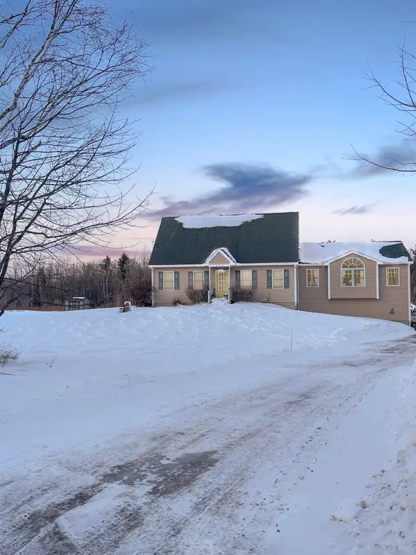 369 Blakes Hill Road, Northwood, NH 03261