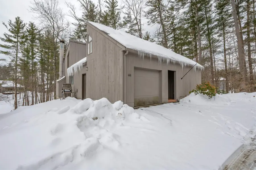 44 Coburn Woods Avenue, Nashua, NH 03063 - #2