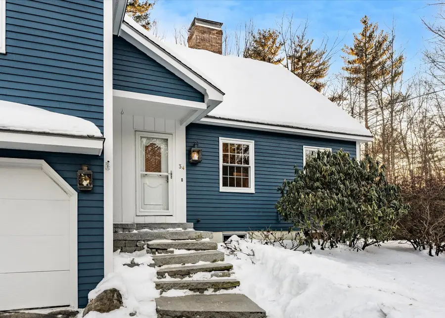 34 Hitching Post Lane, Bedford, NH 03110 - #3