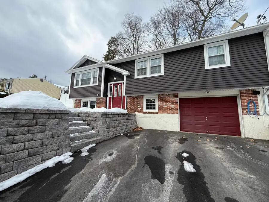 15 Dover Street, Nashua, NH 03063 - #2