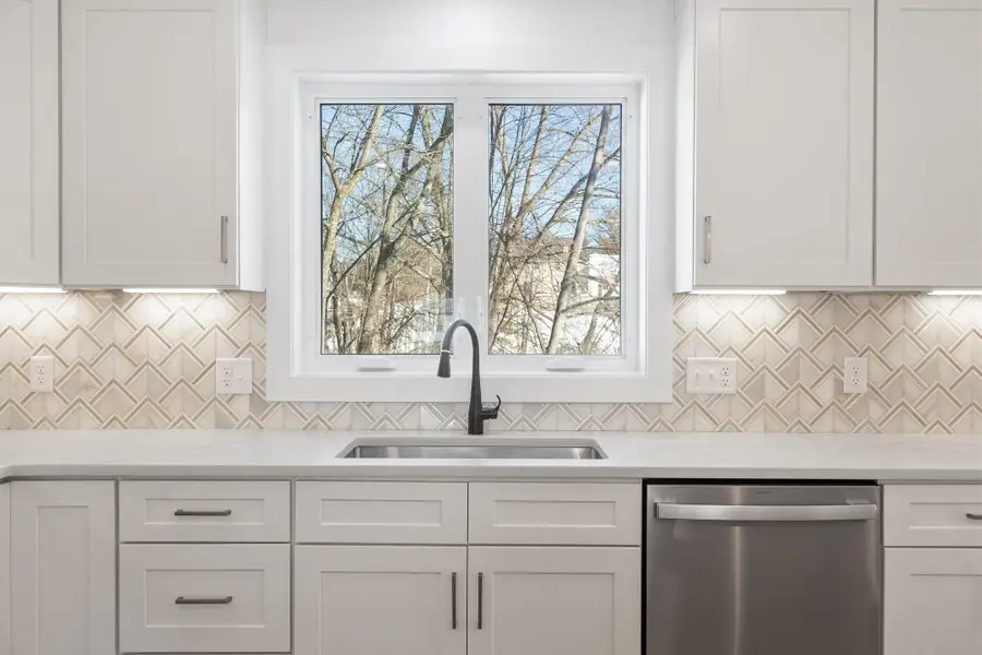 8 Meadowbrook Drive, Nashua, NH 03062 - #2