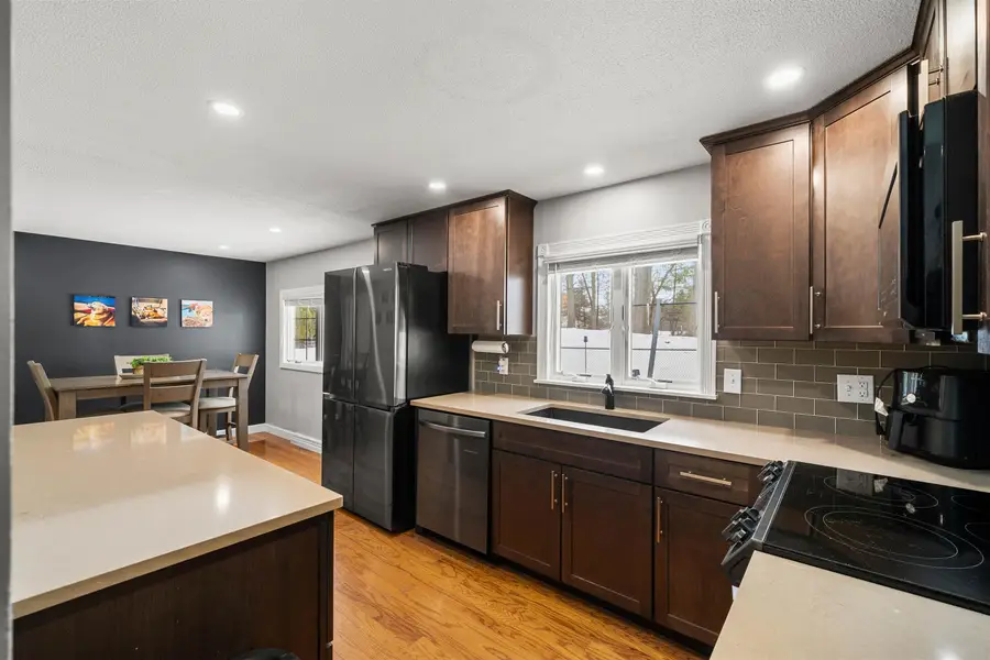 25 Carol Avenue, Salem, NH 03079 - #2