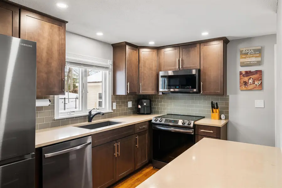 25 Carol Avenue, Salem, NH 03079 - #3