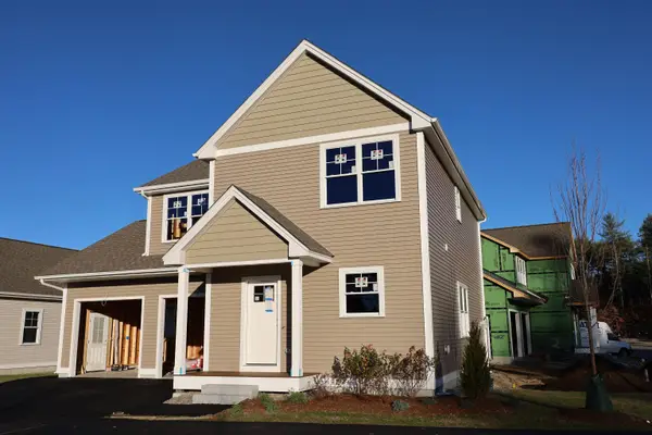 8 Wilderness Drive, Nashua, NH 03062