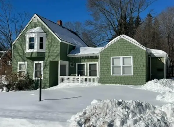 80 Woodlawn Circle, Portsmouth, NH 03801