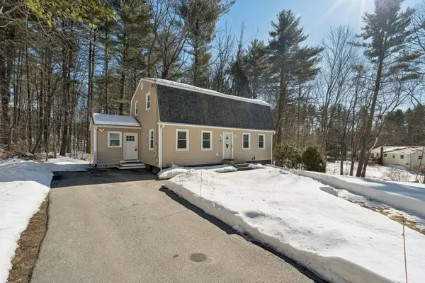 9 Berry Hill Road, Hooksett, NH 03106