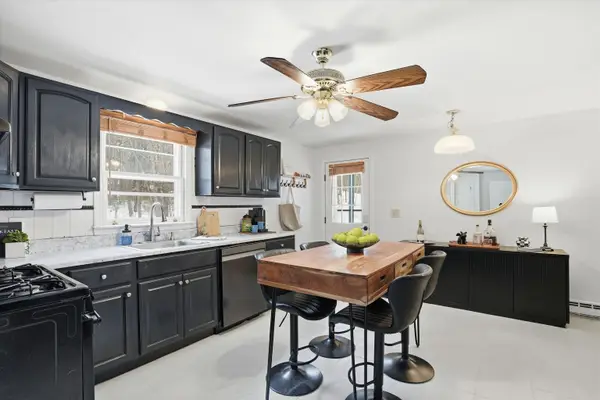 128 Sandstone Circle, Londonderry, NH 03053