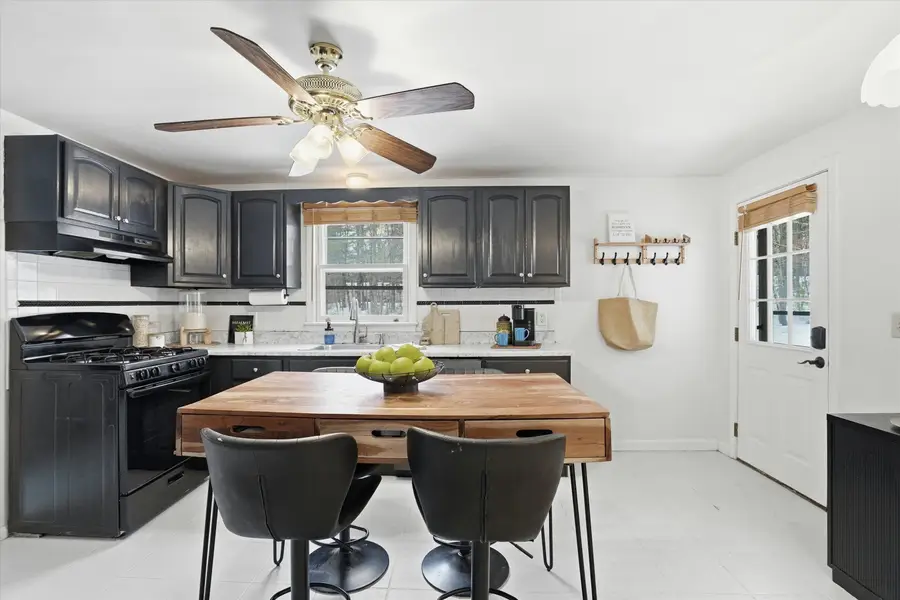 128 Sandstone Circle, Londonderry, NH 03053 - #3