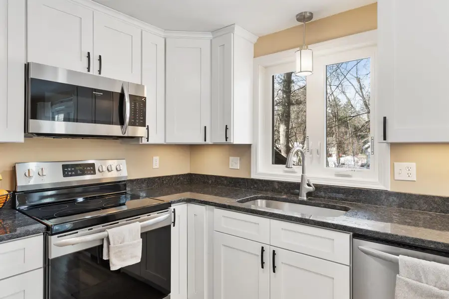 6 Mills Farm Circle #R, Derry, NH 03038 - #3