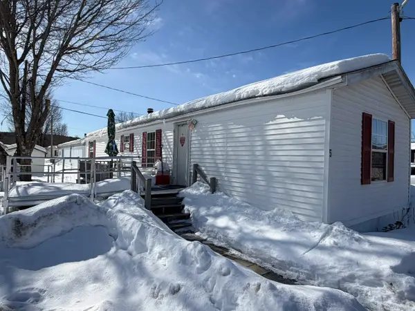 5 Coreys Mobile Home Park, Littleton, NH 03561