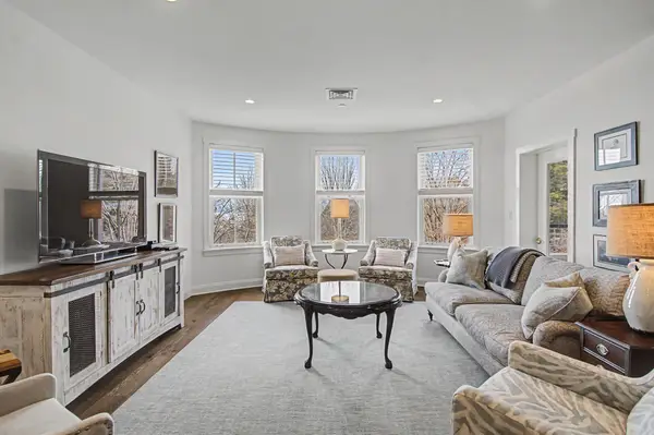 40 College Street #303, Burlington, VT 05401