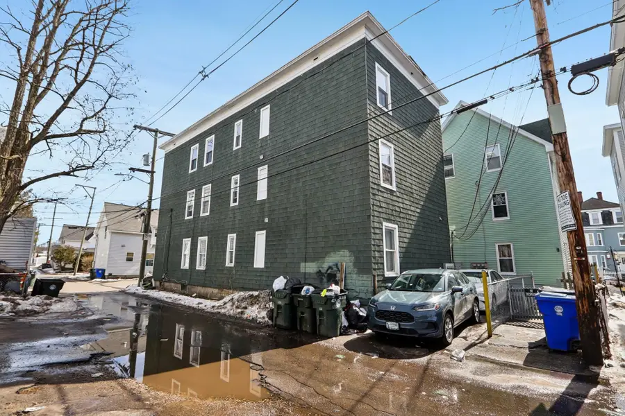 424 Cedar Street, Manchester, NH 03103 - #3