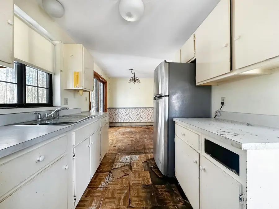 8 Park Street, Allenstown, NH 03275 - #2