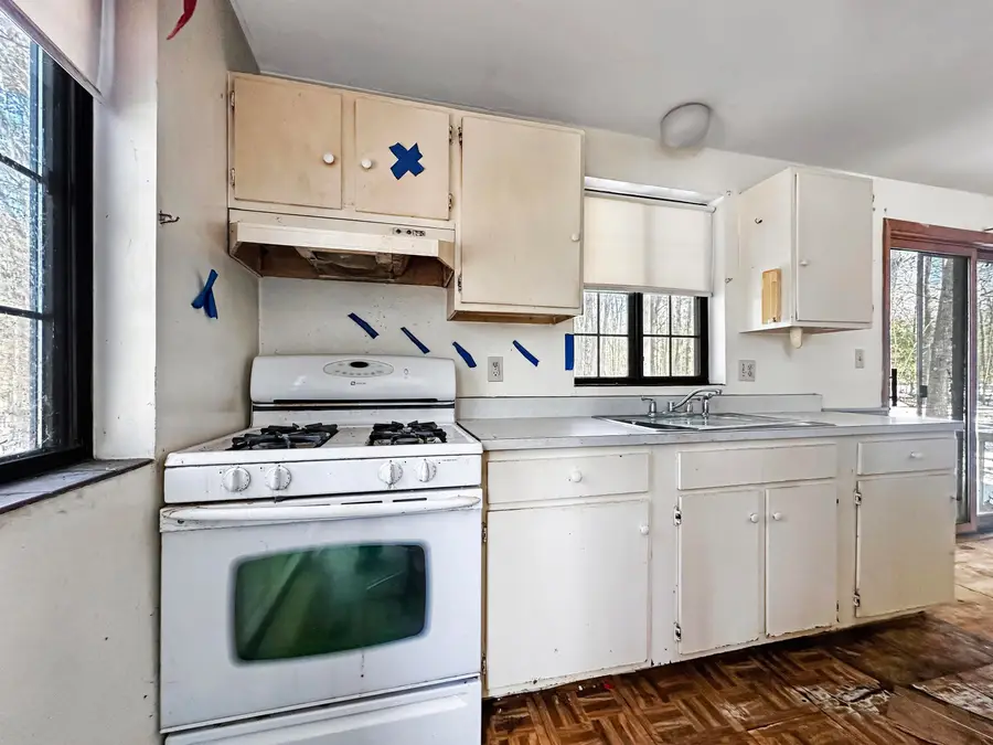 8 Park Street, Allenstown, NH 03275 - #3