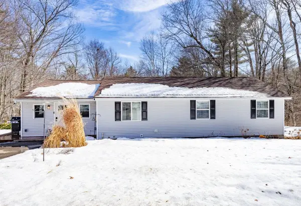 10 Richard Court, Raymond, NH 03077