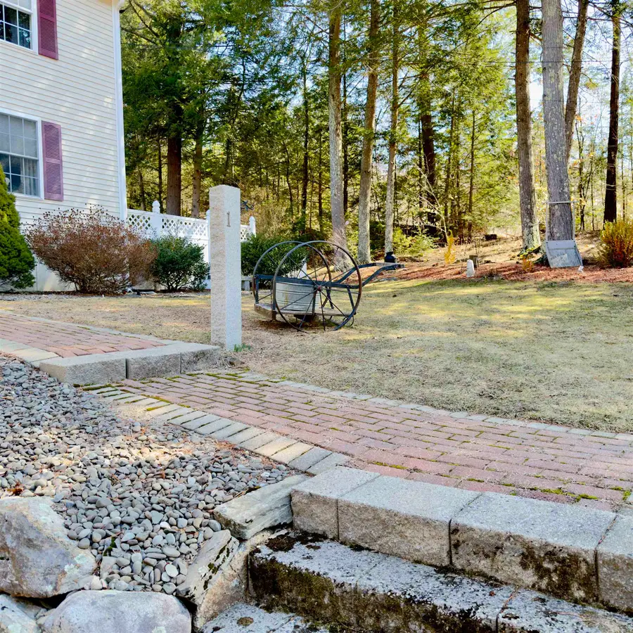 17 Ventura Drive, Raymond, NH 03077 - #2