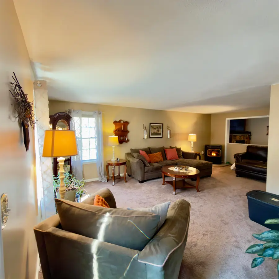 17 Ventura Drive, Raymond, NH 03077 - #3