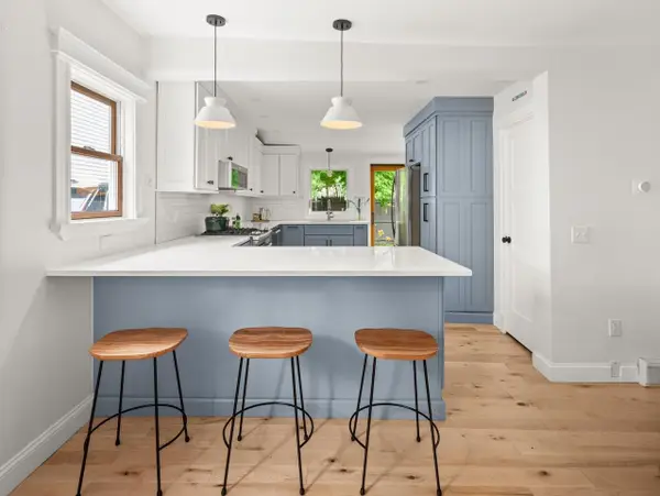 11 Poplar Street, Burlington, VT 05401