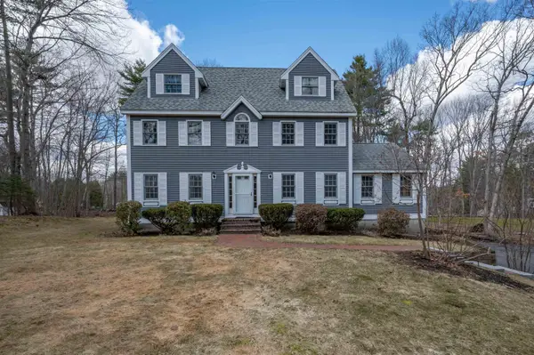 28 Peaslee Court, Hampstead, NH 03841