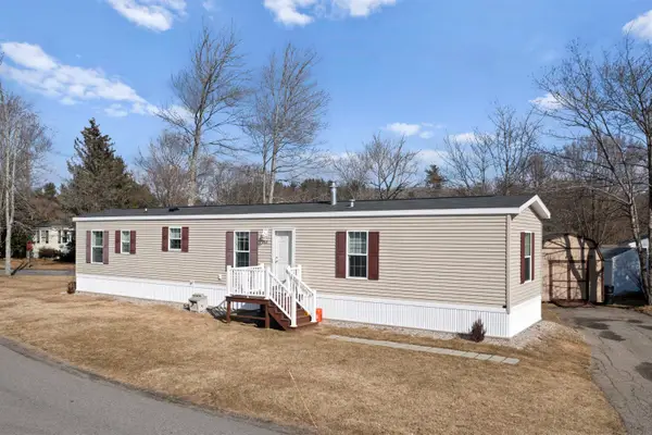 53 Seabreeze Drive, North Hampton, NH 03862