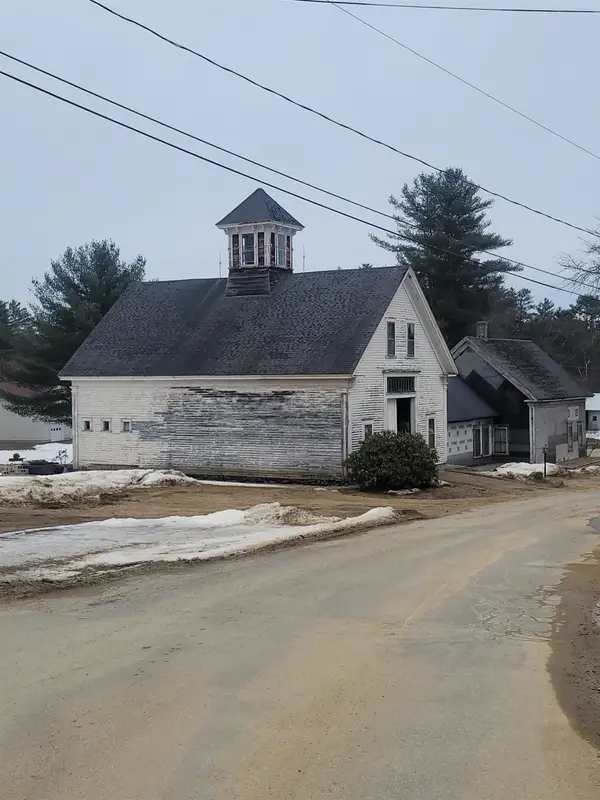 8 Lovejoy Road, Loudon, NH 03307