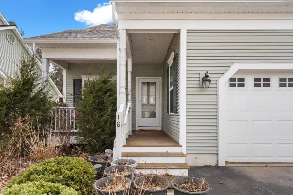 18 Dunbar Drive, Essex Junction, VT 05452