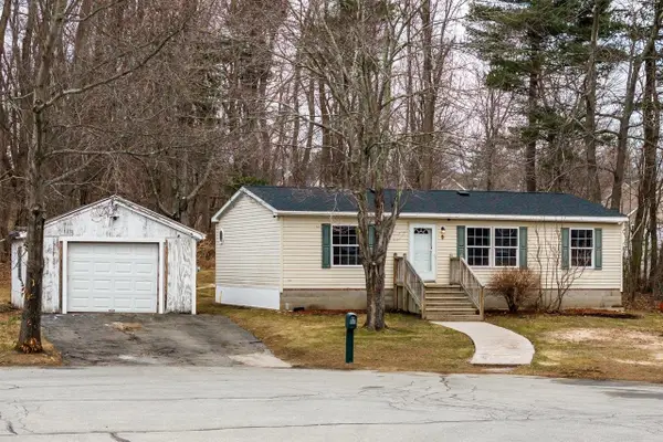 9 True Lane, Seabrook, NH 03874