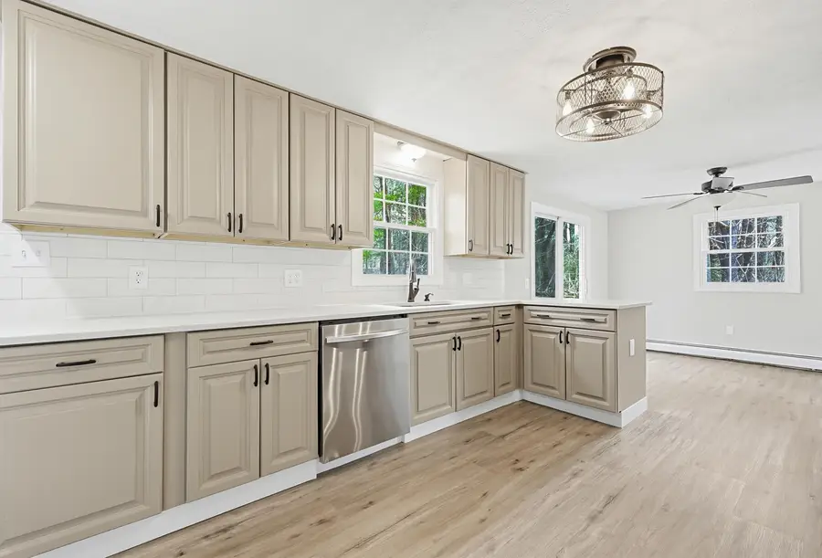 4 Autumn Circle, Plaistow, NH 03864 - #2