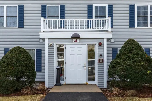 4 Crestview Circle #109, Londonderry, NH 03053