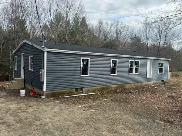 152 Middle Oxbow Road, Hinsdale, NH 03451