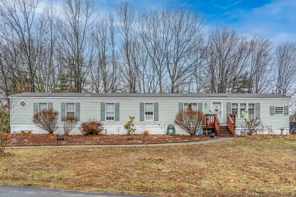 4 Cammett Drive, Raymond, NH 03077