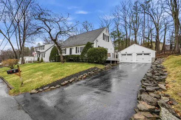 8 Oakdale Avenue, Nashua, NH 03062