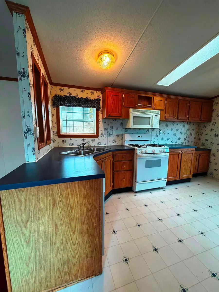 6 Hilltop Manor Mobile Home Park, Littleton, NH 03561 - #2