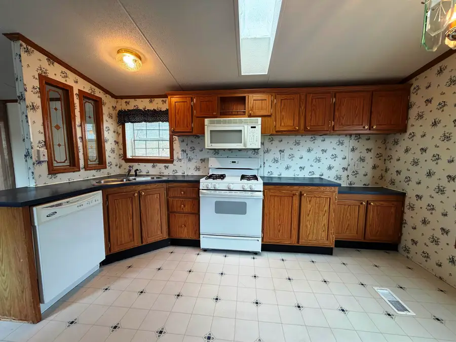 6 Hilltop Manor Mobile Home Park, Littleton, NH 03561 - #3