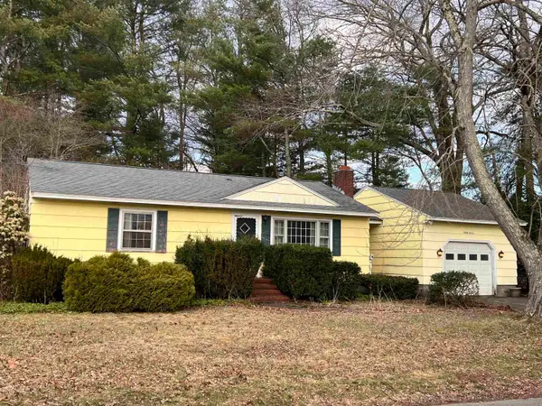 37 Iris Avenue, Salem, NH 03079