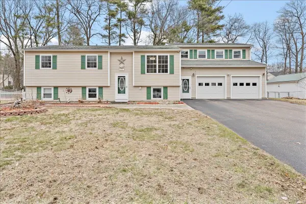 111 Red Oak Drive, Colchester, VT 05446