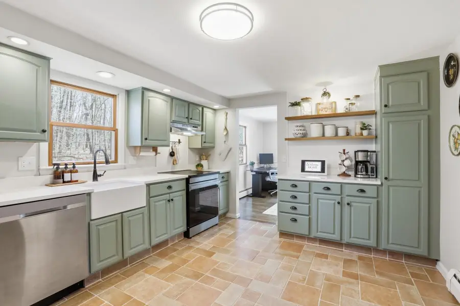 11 Elwood Road, Derry, NH 03038 - #3