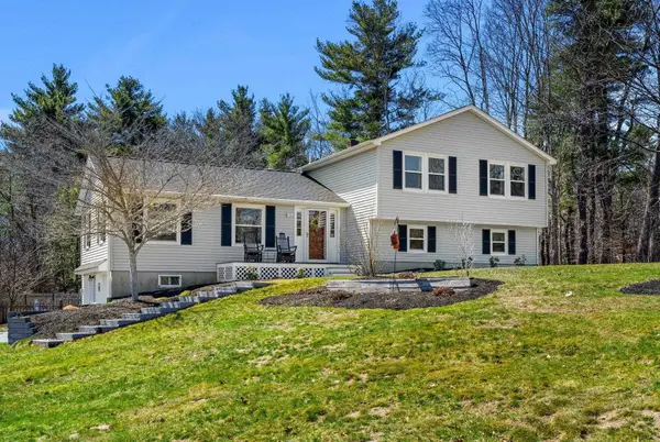 8 Muirfield Drive, Stratham, NH 03885