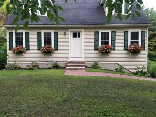 4 Smith Corner Road, Newton, NH 03858