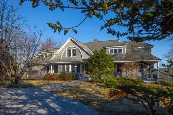 6 Chester Drive, Weare, NH 03281