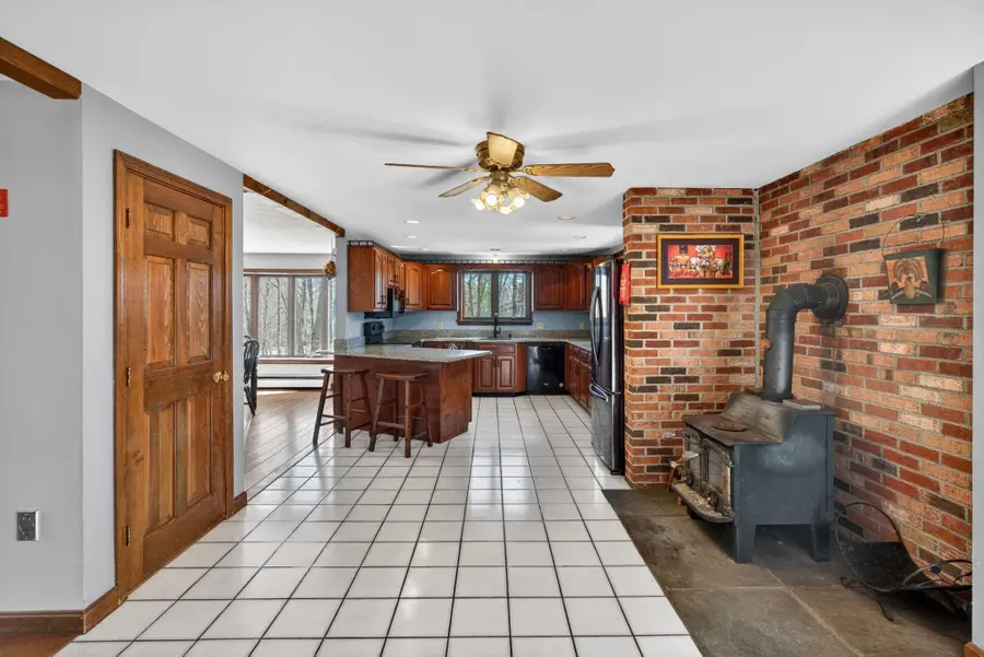 16  Berkeley Street, Pelham, NH 03076 - #2