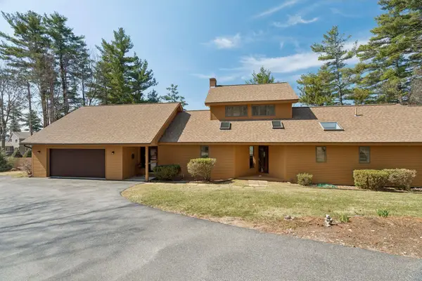 9 Umbrella Point, Wolfeboro, NH 03894