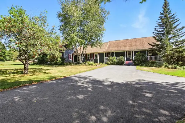 109 Old Center Road, Deerfield, NH 03037