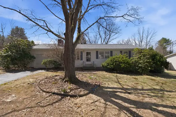 11 Thompson Avenue, Hooksett, NH 03106