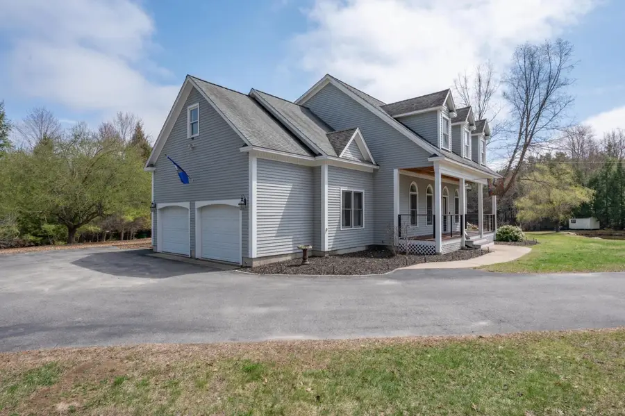 3 Foxberry Drive, New Boston, NH 03070 - #2