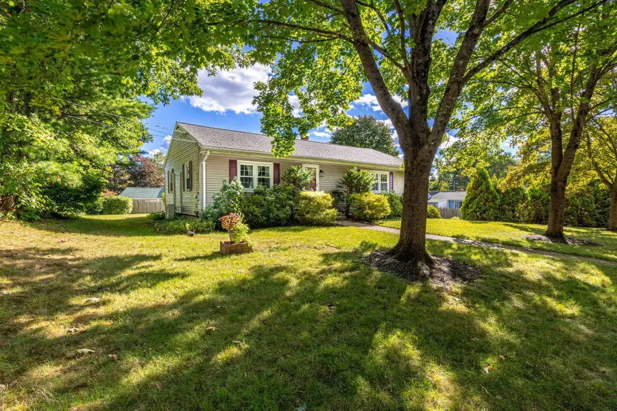 18 Center Circle, Plaistow, NH 03865 - #3