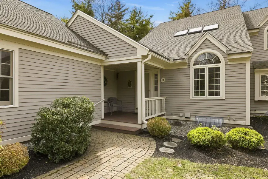 25 Peninsula Drive, Stratham, NH 03885 - #2